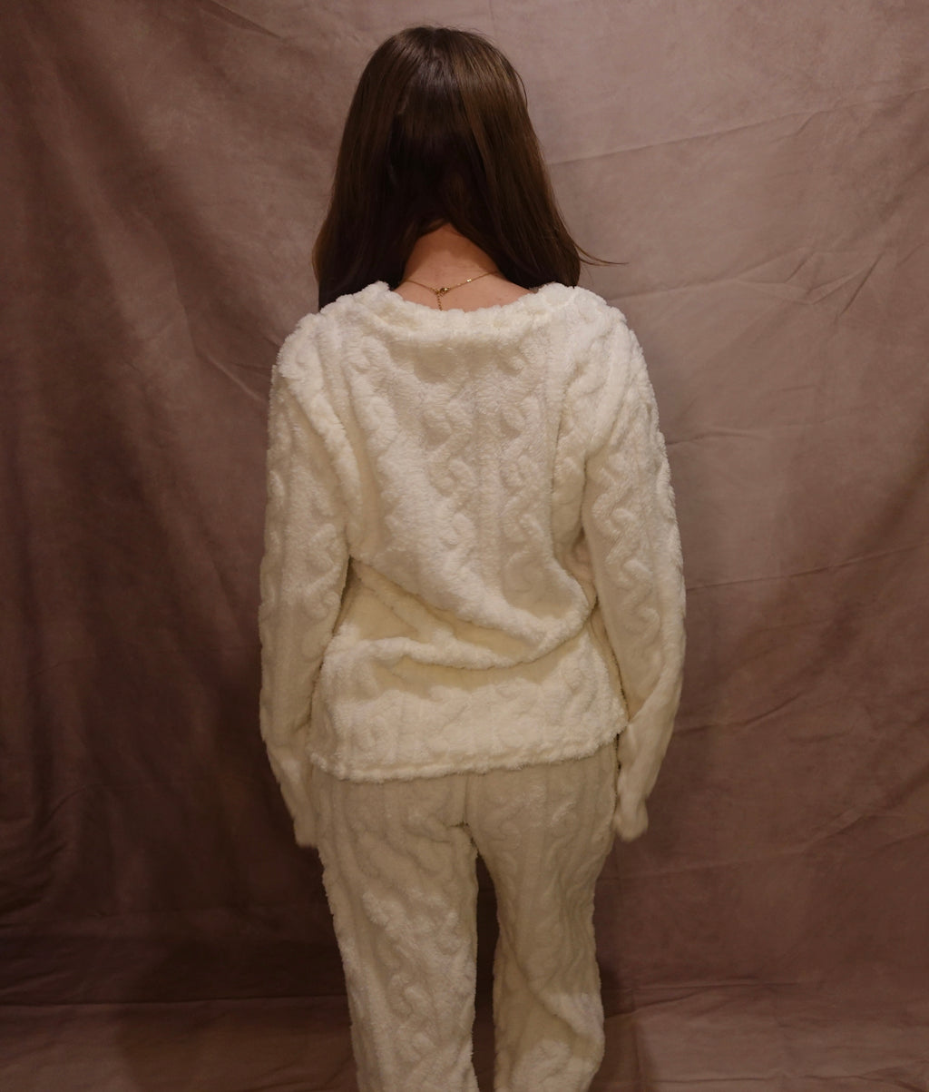 Sorelle Noir London – Arctic Ivory Plush Cable-Knit Lounge Set