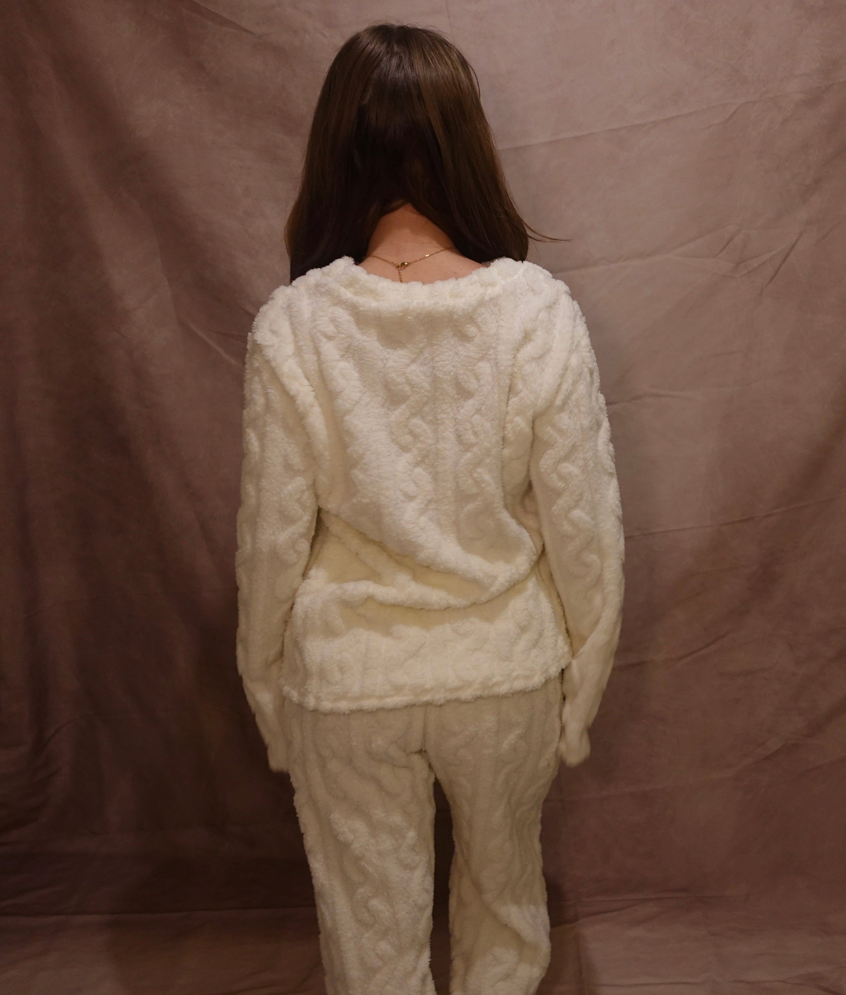 Sorelle Noir London – Arctic Ivory Plush Cable-Knit Lounge Set